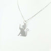 Collanina con pendente gatto zampa alzata in argento con collare glitterato