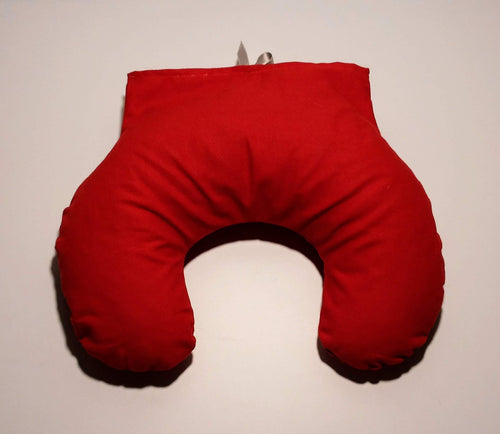 SCEN Cuscino cervicale mezzaluna per bambini, Pula di Farro Bio, Made in Italy 100%, qualità Sartoriale, Prodotto in Toscana, unico colore disponibile: rosso. Omaggio-Cuscini per ordini superiori a 50,00€, fino esaurimento scorte.