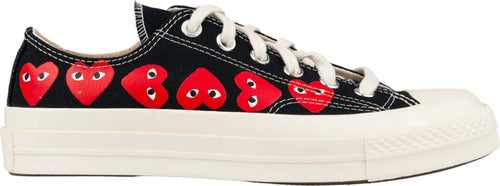 COMME-DES-GARCONS-PLAY-Comme-Des-GarÃ§ons-PLAY-x-Converse-Multi-Heart-Chuck-Taylor-70-Low-Top-sneaker-in-nero-da-uomo