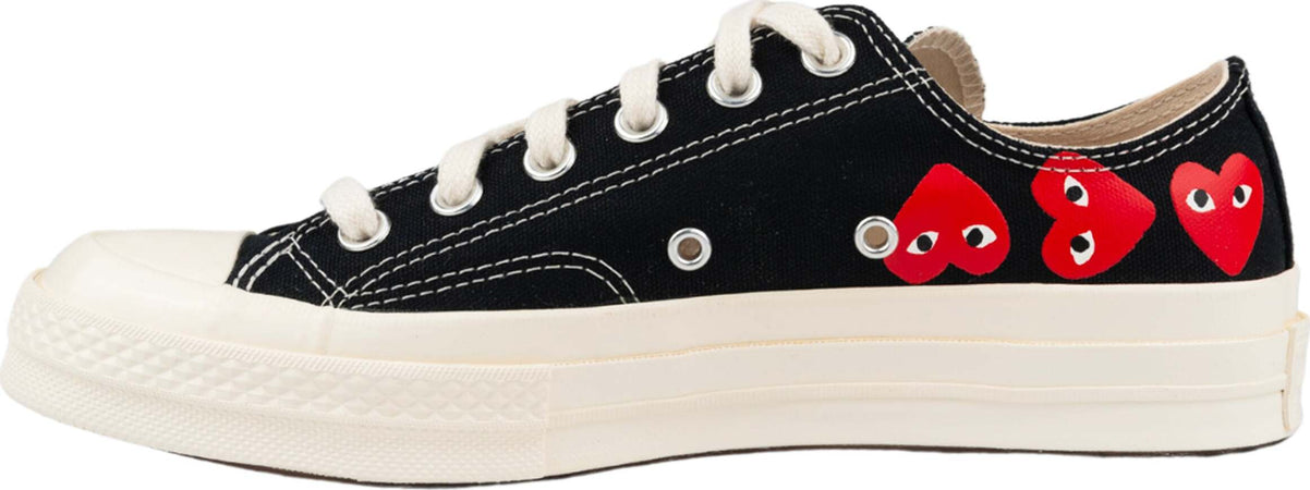COMME-DES-GARCONS-PLAY-Comme-Des-GarÃ§ons-PLAY-x-Converse-Multi-Heart-Chuck-Taylor-70-Low-Top-sneaker-in-nero-da-uomo