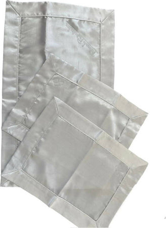 Completo Centrini E Runner Set 3 Pezzi Renato Balestra Gioiello Bordo Elegante Tris Effetto Raso Arredo Camera E Soggiorno Casa e cucina/Tessili per la casa/Tessili da cucina/Runner Puleo Casa - Palermo, Commerciovirtuoso.it