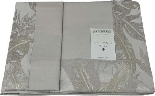 Completo-lenzuola-matrimoniale-in-puro-cotone-con-bordo-raso-in-jacquard-art.-Boston-il-completo-lenzuola-é-composto:-Un-lenzuolo-sopra-270x300-cm-un-lenzuolo-sotto-180×200-cm-con-angolo-max-28-cm-e-2-federe-52x82-cm