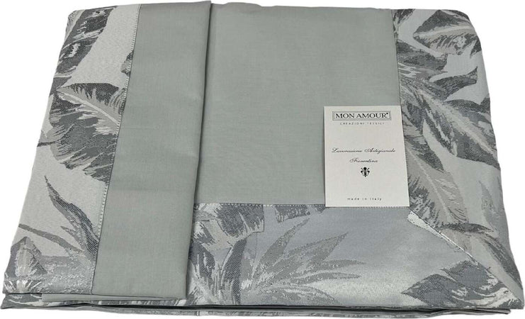 Completo-lenzuola-matrimoniale-in-puro-cotone-con-bordo-raso-in-jacquard-art.-Boston-il-completo-lenzuola-é-composto:-Un-lenzuolo-sopra-270x300-cm-un-lenzuolo-sotto-180×200-cm-con-angolo-max-28-cm-e-2-federe-52x82-cm