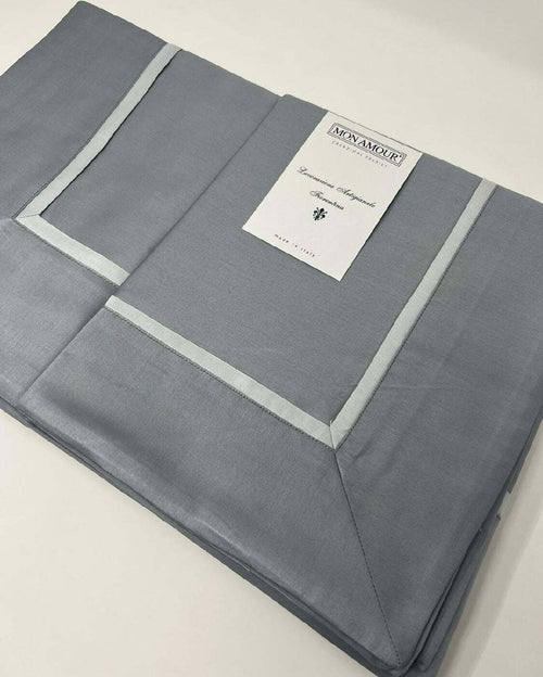 Completo matrimoniale Raso cotone 100% con profilo Mon Amour colore grigio fumo Sopra:270x300 sotto 180x200 h.28/30 e 2 federe 52x82 Casa e cucina/Tessili per la casa/Biancheria da letto/Lenzuola e federe/Set di lenzuola e federe Biancheria Arredo Home - Nola, Commerciovirtuoso.it