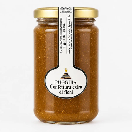 Un barattolo di vetro della marca pugghhia di confettura extra di fichi da 300 gr con coperchio dorato e etichetta bianca e nera