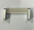 CONNEX---MANIGLIA-IN-VETRO-BIANCO-CON-ANGOLARI-NIKELATI-64MM
