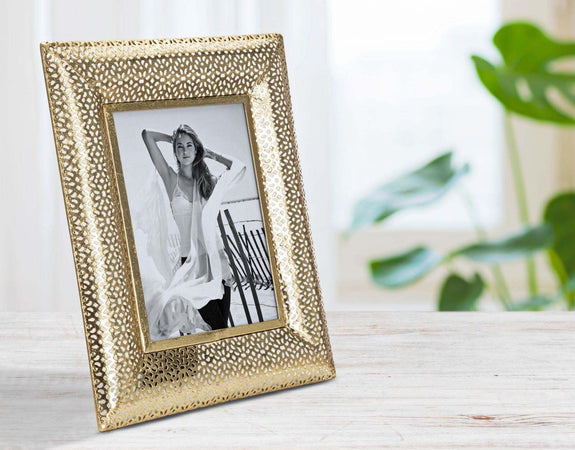 Cornice Glam Holes Cm 25X12X31 (Misura Interna Cm 15X20) Casa e cucina/Decorazioni per interni/Album fotografici cornici e accessori/Cornici foto/Cornici da parete e da tavolo Led Mall Home - Napoli, Commerciovirtuoso.it