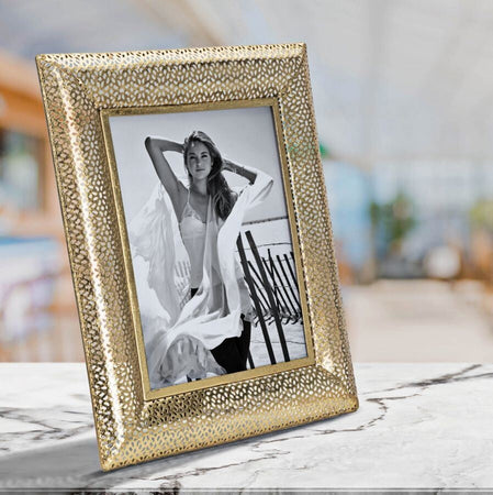 Cornice Glam Holes Cm 31X16X36 (Misura Interna Cm 20X25) Casa e cucina/Decorazioni per interni/Album fotografici cornici e accessori/Cornici foto/Cornici da parete e da tavolo Led Mall Home - Napoli, Commerciovirtuoso.it