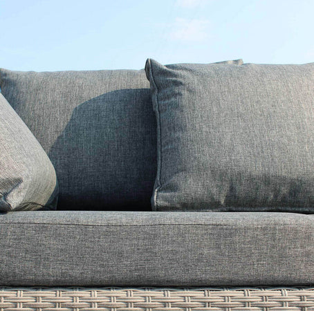 CRINIS---divano-da-giardino-con-pouf-completo-di-cuscino-intreccio-in-rattan-sintetico-Grigio-Milani-Home