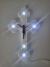 CROCE IN PLEXIGLASS 5 LED LUCE BIANCA E CRISTO CON BATTERIE