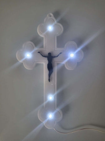 CROCE IN PLEXIGLASS 5 LED LUCE BIANCA E CRISTO CON BATTERIE