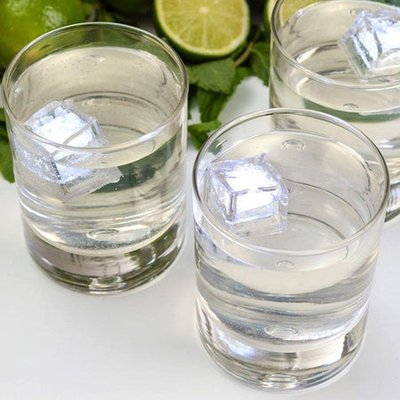 Set 8 cubetti di ghiaccio bianco ghiaccio galleggianti con led e batterie incluse.