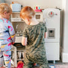 Cucina-Giocattolo-in-Legno-per-Bambini-con-Lavandino-e-Fornelli,-Pentole-e-Utensili-in-Acciaio,-74x30x81cm,-Bianco-ME7350-082ME7