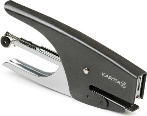 Cucitrice a pinza Kartia 8 - capacitA' 200 punti - nero - Iternet Cancelleria e prodotti per ufficio/Archivio ufficio e accessori per scrivania/Spillatrici e perforatrici/Spillatrici manuali Eurocartuccia - Pavullo, Commerciovirtuoso.it