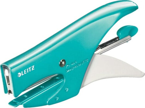 Cucitrice Wow a pinza 5547 - acqua marina - Leitz Cancelleria e prodotti per ufficio/Archivio ufficio e accessori per scrivania/Spillatrici e perforatrici/Spillatrici manuali Eurocartuccia - Pavullo, Commerciovirtuoso.it