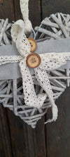 Cuore Da Appendere In Legno Grigio Stile Shabby Chic Con Fiocco Cuore Decorazione Interni Legno E Pizzo Bianco Grigio 17x14 Cm Casa e cucina/Decorazioni per interni/Accessori decorativi/Ghirlande Ideart - Valdilana, Commerciovirtuoso.it
