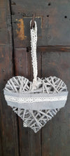Cuore Da Appendere In Legno Grigio Stile Shabby Chic Con Fiocco Cuore Decorazione Interni Legno E Pizzo Bianco Grigio 17x14 Cm Casa e cucina/Decorazioni per interni/Accessori decorativi/Ghirlande Ideart - Valdilana, Commerciovirtuoso.it