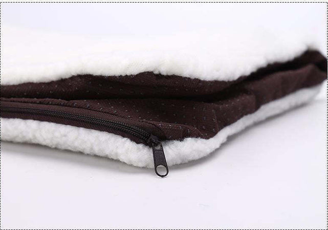 CUSCINO LETTO TAPPETO AUTO RISCALDAMENTO TERMICO PET BAD PER CANE GATTI 64X49 CM Prodotti per animali domestici/Cani/Cucce gabbiette e recinzioni/Materassini per gabbiette e cucce Trade Shop italia - Napoli, Commerciovirtuoso.it