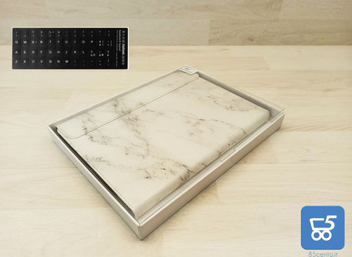 Custodia con Tastiera per iPad 10.9 2020 Effetto Marmo Layout US con Adesivi Italiani