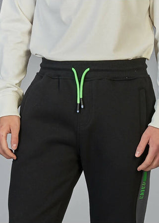 Datch Pantalone Tuta Uomo Nero In Felpa Pantaloni Tuta Neri Datch Dettaglio Verde Fluo Moda/Uomo/Abbigliamento/Abbigliamento sportivo/Completi sportivi/Tute Sportast - Cimego, Commerciovirtuoso.it