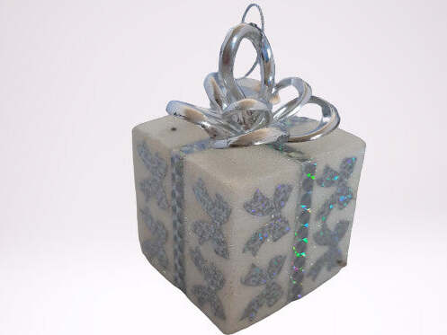 DECORAZIONE ALBERO CONF 6 PZ PACCHETTO REGALO GLITTER ARGENTO 6X6 CM Casa e cucina/Decorazioni per interni/Addobbi e decorazioni per ricorrenze/Decorazioni natalizie/Addobbi e decorazioni/Ciondoli e pendenti Scontolo.net - Potenza, Commerciovirtuoso.it