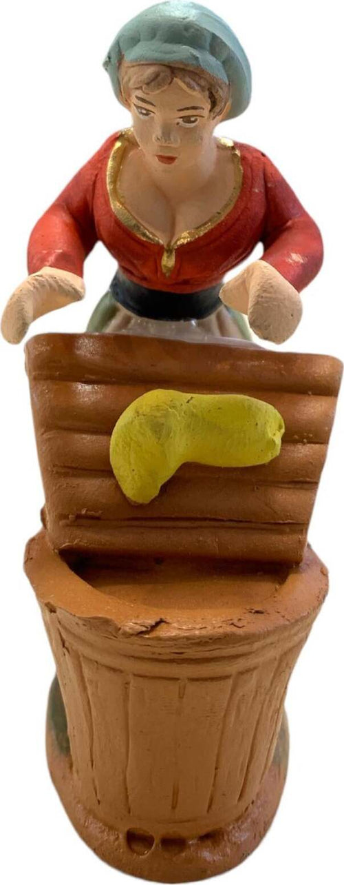 Donna che lava statuetta in terracotta artigianale per presepe napoletano da h 7 cm Casa e cucina/Decorazioni per interni/Addobbi e decorazioni per ricorrenze/Decorazioni natalizie/Presepi/Statuine e fondali per il presepe MagiediNatale.it - Altamura, Commerciovirtuoso.it