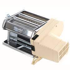 Macchina per pasta "Titania Electric" composta da ingranaggi in acciaio sinterizzato e temperato. Perni e boccole autolubrificanti.