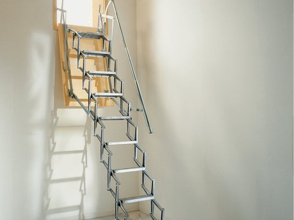 Passamano di ricambio realizzato in metallo resistente ideale per scala a pantografo