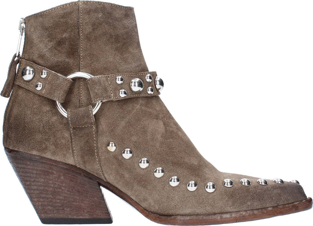 Elena-Iachi-Stivali-Sabbia-da-donna