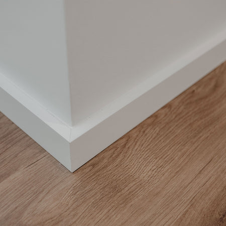 BATTISCOPA Squadrato BASSISSIMO laccato bianco in legno MASSELLO 30X13 (prezzo al ML) Eternal Parquet