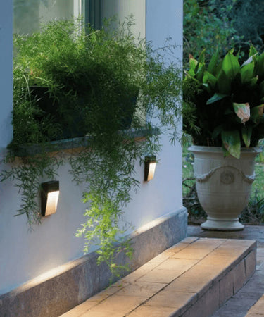 Farettto Sovil Da Esterno a Semi Incasso a Led Geo Square Bianco Faretto Da Parete Segnapassi a Led Grande Illuminazione/Illuminazione per esterni/Lampade da tavolo Liquidator Italia - Nicosia, Commerciovirtuoso.it