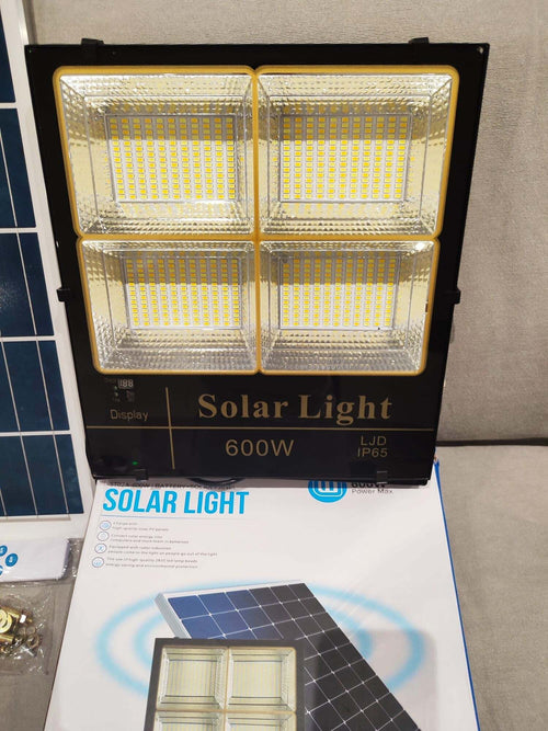 FARO LED CON PANNELLO SOLARE SLIM 600W CREPUSCOLARE CAMBIA 3 COLORI LUCE IP65 Illuminazione/Illuminazione per esterni/Proiettori Zencoccostore - Formia, Commerciovirtuoso.it