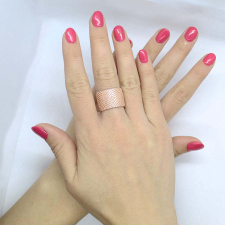 Fede sarda anello fascia aperta in argento placcato rosa lavorazione tappeto a pallini