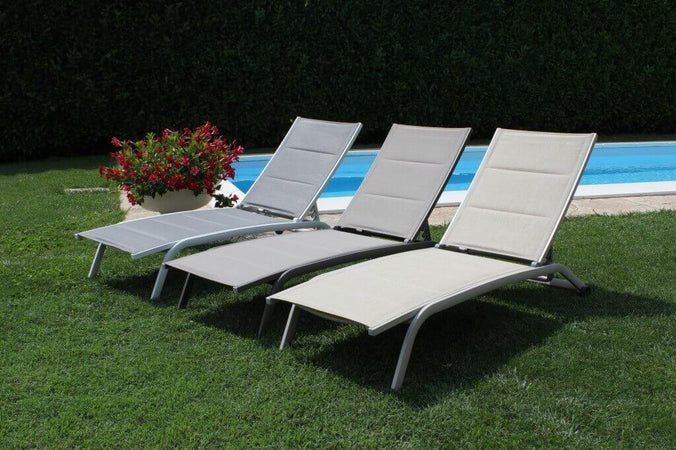 FELES---lettino-da-giardino-impilabile-in-alluminio-e-textilene-imbottito-Tortora-Milani-Home
