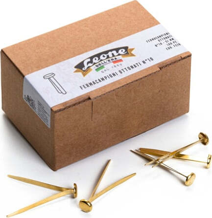 Fermacampioni ottonati - lunghezza 50 mm - n. 10 - Leone - conf. 100 pezzi Cancelleria e prodotti per ufficio/Archivio ufficio e accessori per scrivania/Nastri colle elastici e graffette/Graffette molle fermacarte e anelli Eurocartuccia - Pavullo, Commerciovirtuoso.it