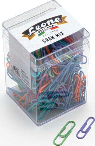 Fermagli - PVC - 125 gr - colori e misure assortiti - Leone Cancelleria e prodotti per ufficio/Archivio ufficio e accessori per scrivania/Nastri colle elastici e graffette/Graffette molle fermacarte e anelli Eurocartuccia - Pavullo, Commerciovirtuoso.it