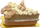 Fetta di torta finta da esposizione beige con cioccolato e fiocco Casa e cucina/Teglie da forno e accessori per pasticceria/Accessori e utensili per pasticceria/Utensili decorativi/Torte e dolci finti Led Mall Home - Napoli, Commerciovirtuoso.it