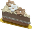 Fetta di torta finta da esposizione con fiorellini bianco e beige Casa e cucina/Teglie da forno e accessori per pasticceria/Accessori e utensili per pasticceria/Utensili decorativi/Torte e dolci finti Led Mall Home - Napoli, Commerciovirtuoso.it