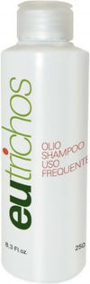 Eutrichòs Olio-shampoo uso frequente 250 ml, pH fisiologico, con principi attivi lenitivi e dermo calmanti, ideale nei casi di cute sensibilizzata.