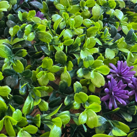 Pannelli Verde Verticale 50×50 cm Ultra-realistici e folti, per interno/esterno BOSSO E FIORI VIOLA - Eternal Parquet