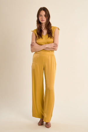 Pantaloni dritti e fluidi