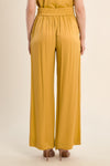 Pantaloni dritti e fluidi