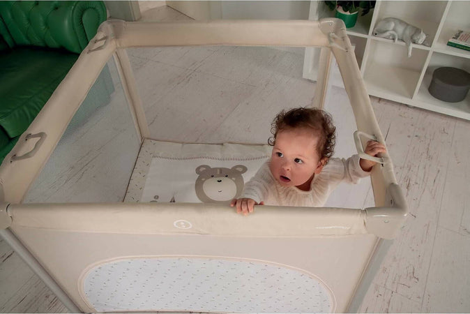 FOPPAPEDRETTI-Lettino-Da-Campeggio-Quadrato-Jubox-+-Tappeto-Gioco-Trainer-Palestrina-con-Peluche-Incluso-38-Cm-con-Borsa-Trasporto-Inclusa-Letto-Portatile-Per-Bambini-disponibile-in-vari-colori-Dolcestella-Augh