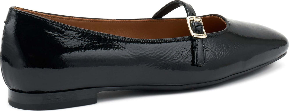 Frau-ballerina-in-vernice-con-cinturino-nero-91J0
