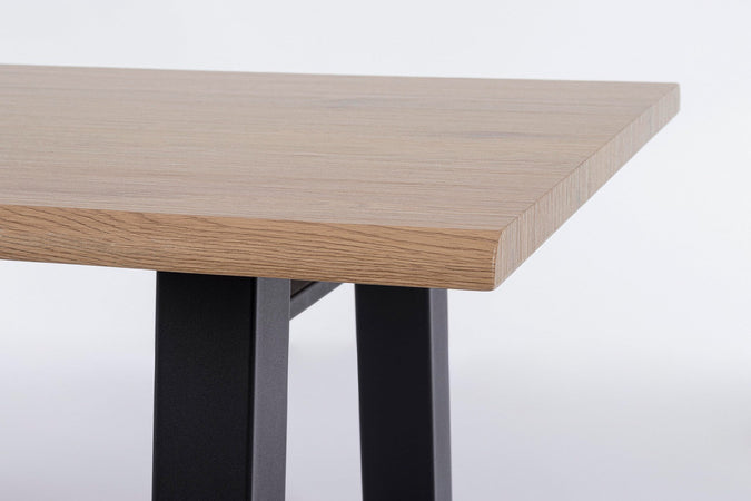 Tavolo Fred con gambe in acciaio verniciato, piano in mdf rivestito in carta melaminica 180 x 90 cm