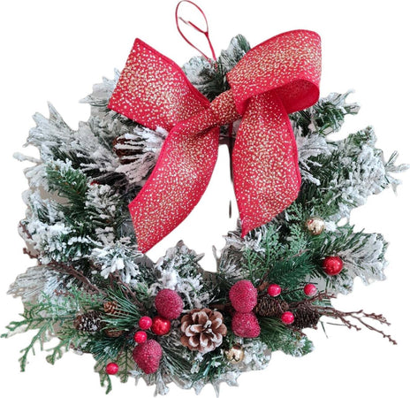 Ghirlanda natalizia innevata con fiocco rosso per decorazione interno Ø 35 cm Casa e cucina/Decorazioni per interni/Addobbi e decorazioni per ricorrenze/Decorazioni natalizie/Orpelli e festoni MagiediNatale.it - Altamura, Commerciovirtuoso.it
