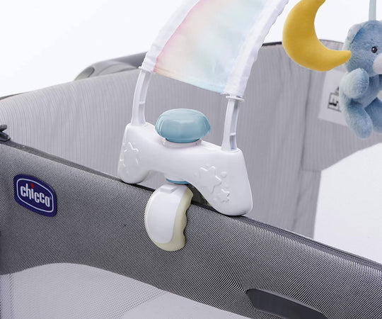Gioco Arco Lettino Rainbow Sky Chicco Pannello Lettino 2-In-1 a Forma Di Arcobaleno Con Luci E Suoni, Funziona Con 3 Batterie Aaa Non Incluse, Età 0 Mesi + Rosa O Celeste Due Colori Casa e cucina/Decorazioni per interni/Decorazioni cameretta bambini/Giostrine acchiappasogni Sanitaria Gioia del Bimbo - Villa San Giovanni, Commerciovirtuoso.it