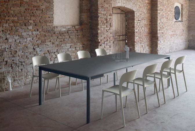 Sedia in Polipropilene Roma impilabile da interno ed esterno