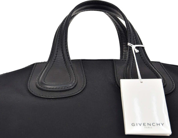 Givenchy-Borsone-con-Tracolla-Nero-Uomo-Cerniera-Poliammide-Mod.BJ05026143001-da-uomo