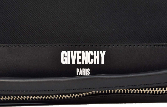 Givenchy-Borsone-con-Tracolla-Nero-Uomo-Cerniera-Poliammide-Mod.BJ05026143001-da-uomo